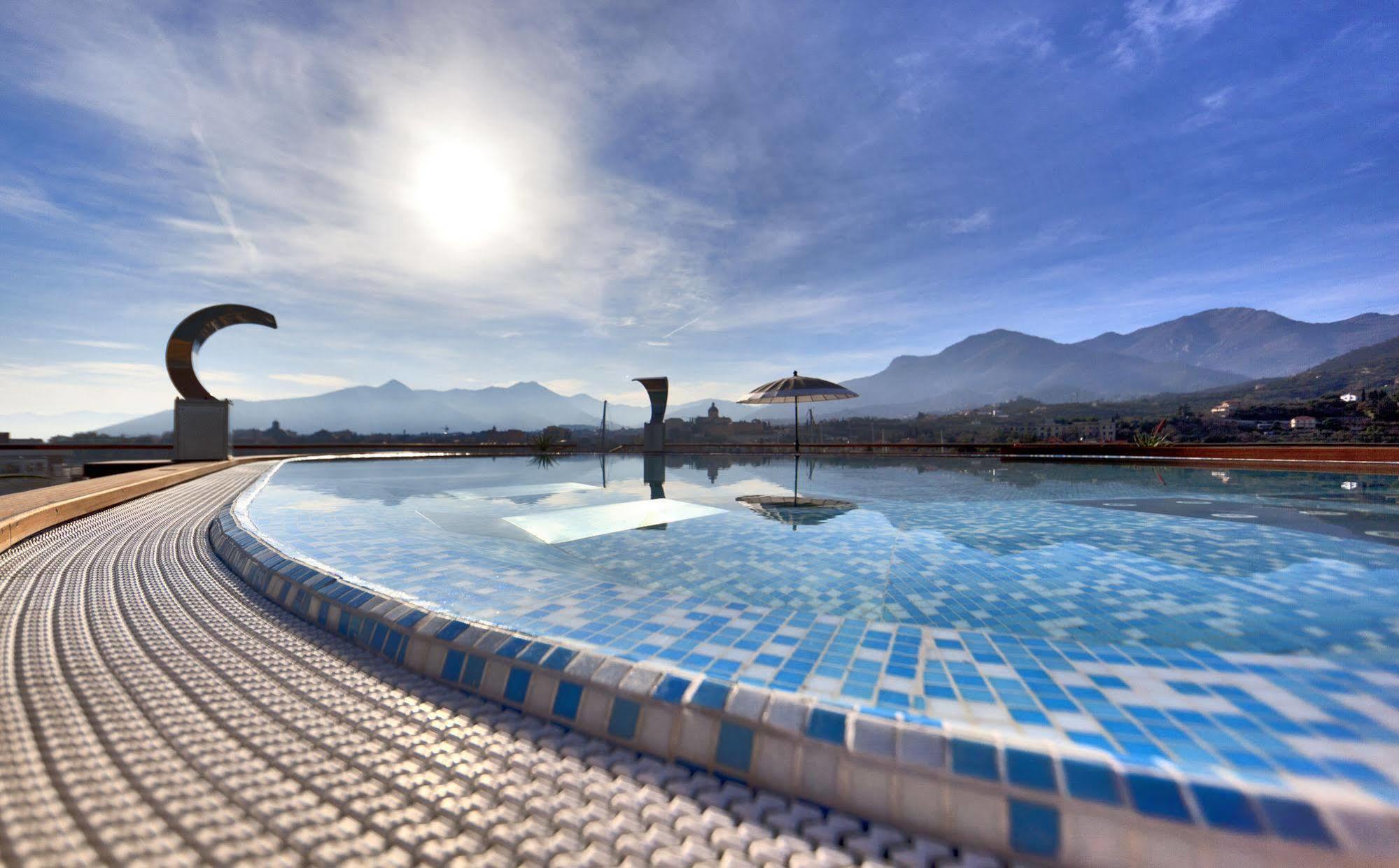 Yacht Club Marina Di Loano Hotel Eksteriør billede