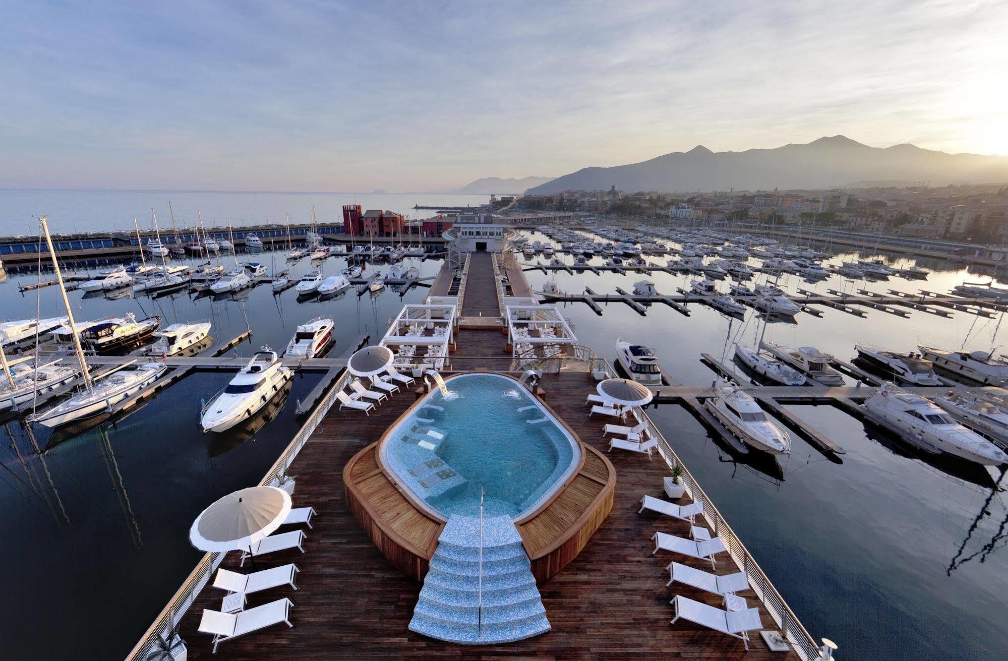 Yacht Club Marina Di Loano Hotel Eksteriør billede
